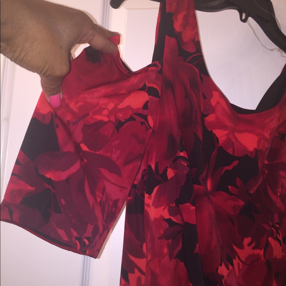 NWT RED/ BLACK COLD SHOULDER ROSE DRESS - Picture 3 of 6